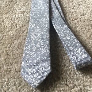 Original penguin gray floral tie, 2.25”